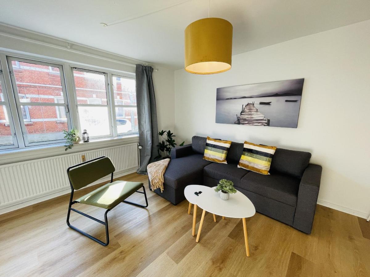 Aday - Central Terrace Apartment In Hjorring Bagian luar foto