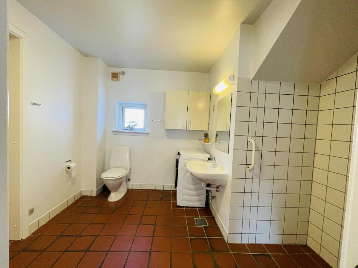 Aday - Central Terrace Apartment In Hjorring Bagian luar foto
