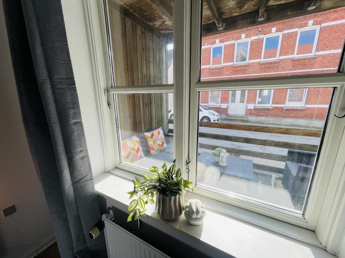Aday - Central Terrace Apartment In Hjorring Bagian luar foto