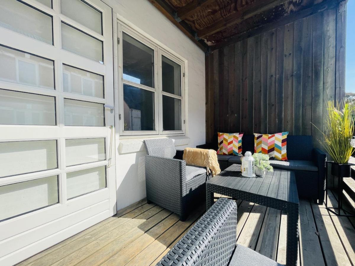Aday - Central Terrace Apartment In Hjorring Bagian luar foto
